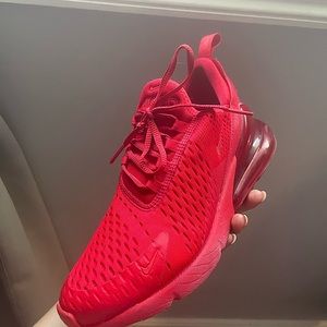 Nike AirMax 270- red- slightly worn- with recipes- grey comfort and support